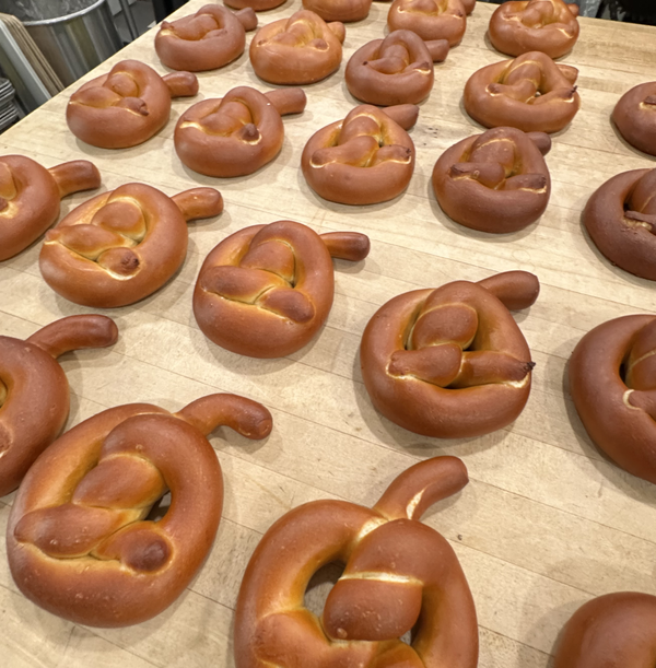 Pumpkin Pretzels (pair)